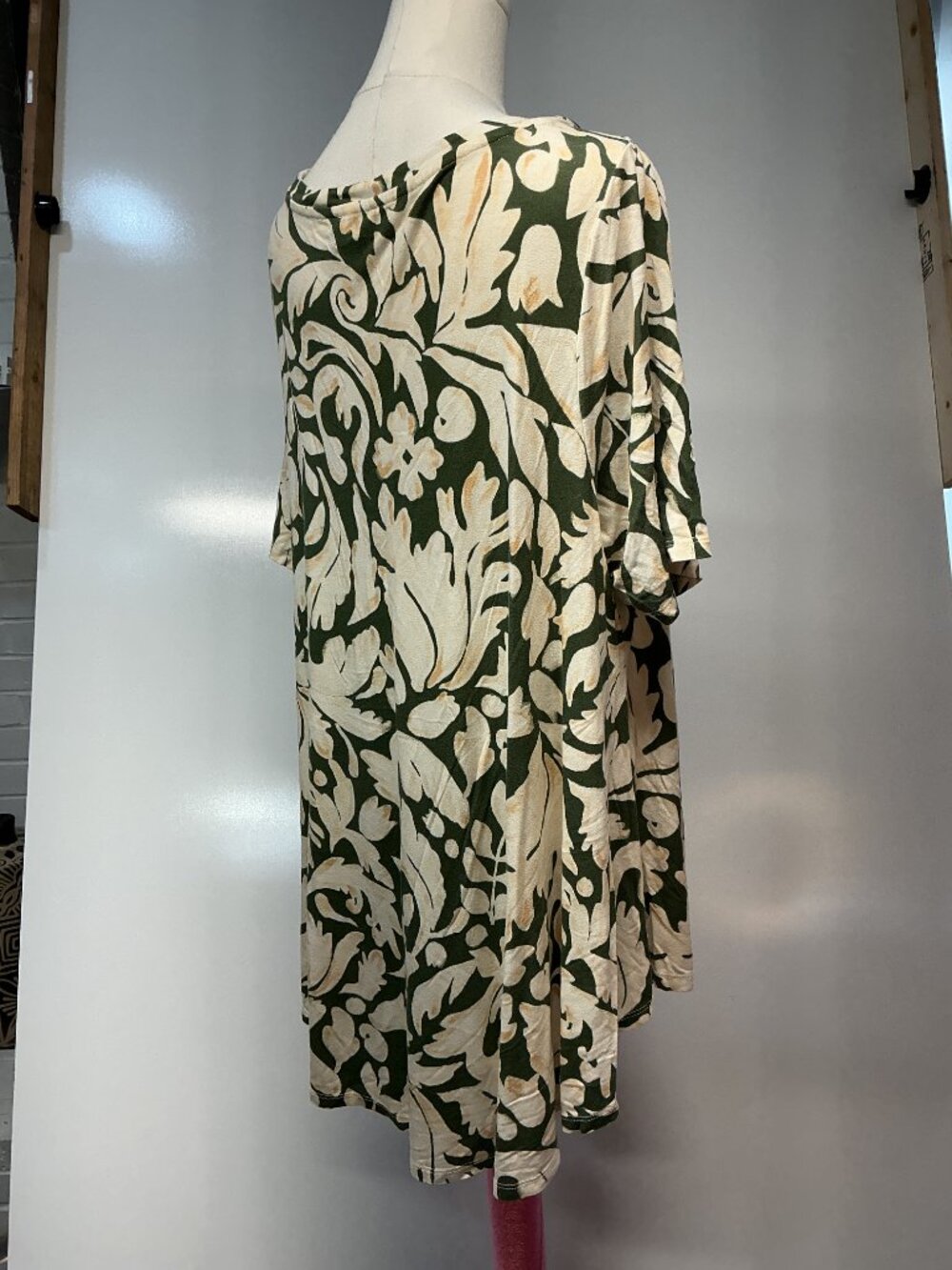 Lane Bryant 18/20 Green Cream Floral Swing Tunic Top Rayon Stretch Plus Size - Picture 5 of 16